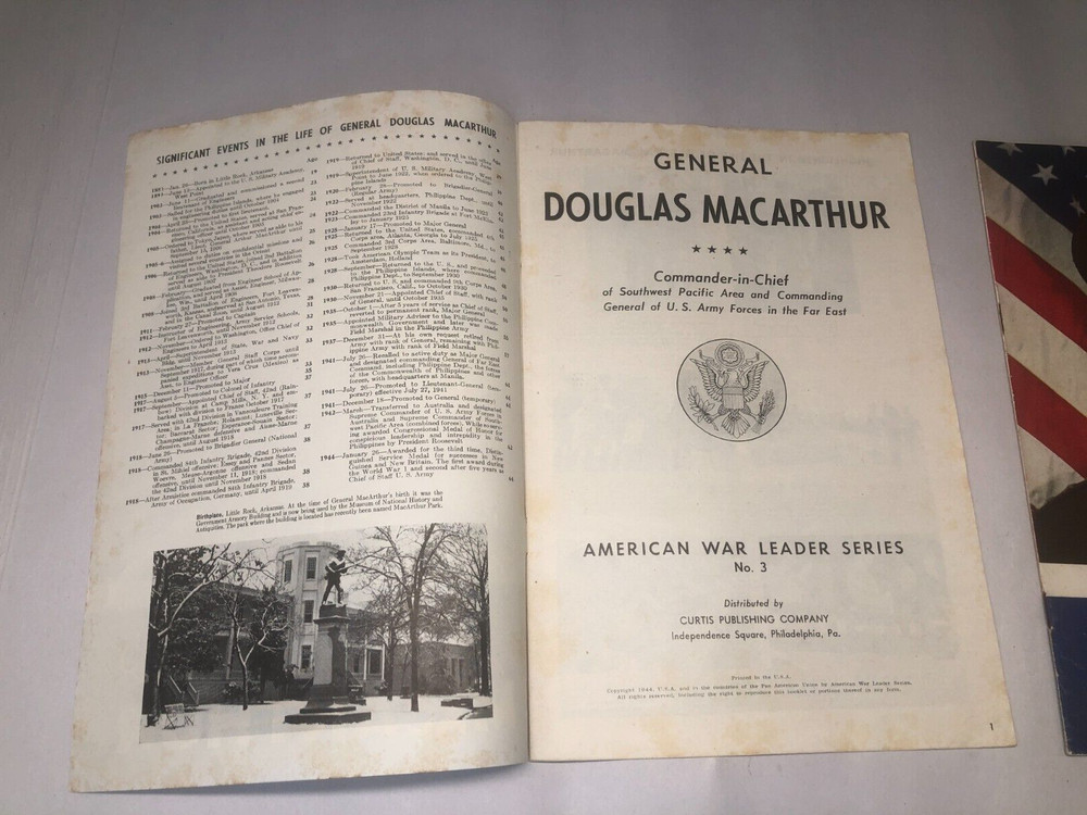 WWII General Douglas MacArthur & Dwight Eisenhower Booklet War Hero Series 1944