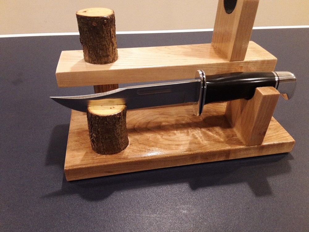 DOUBLE KNIFE DISPLAY STAND . SOLID MAPLE