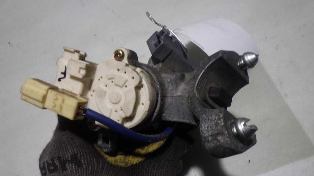 06 TOYOTA COROLLA Ignition W/Key