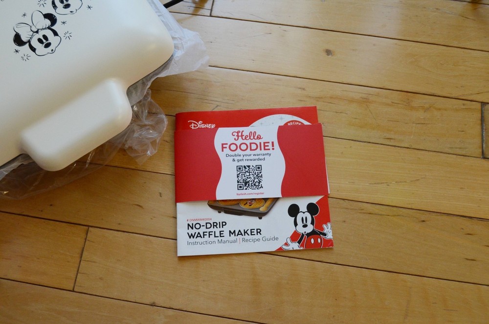 Dash Mickey & Friends Waffle Maker 4 Mini Waffles No-Drip Nonstick Ceramic set