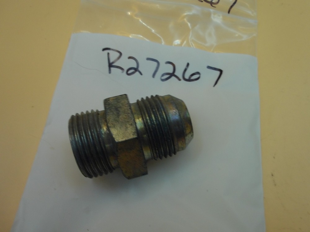 JOHN DEERE- FITTING ADAPTER  -  R27267   3B03B3
