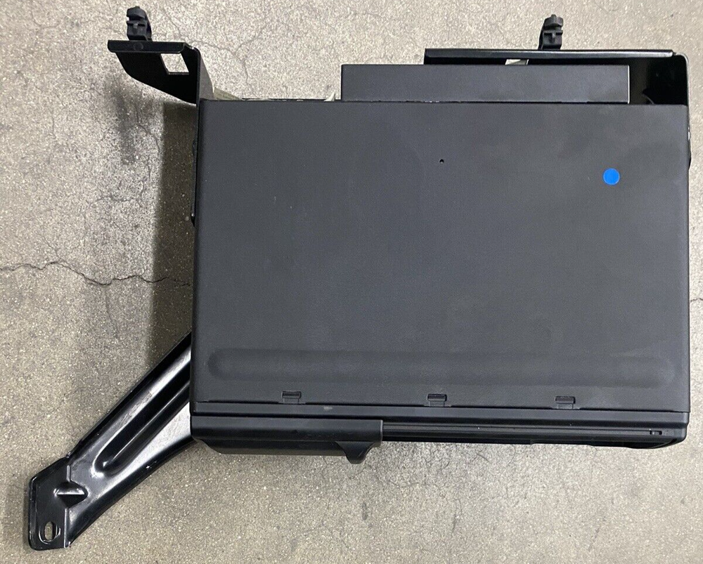 6CD Changer Complete With Bracket For 1998-2010 Porsche 911 Cayenne Cayman