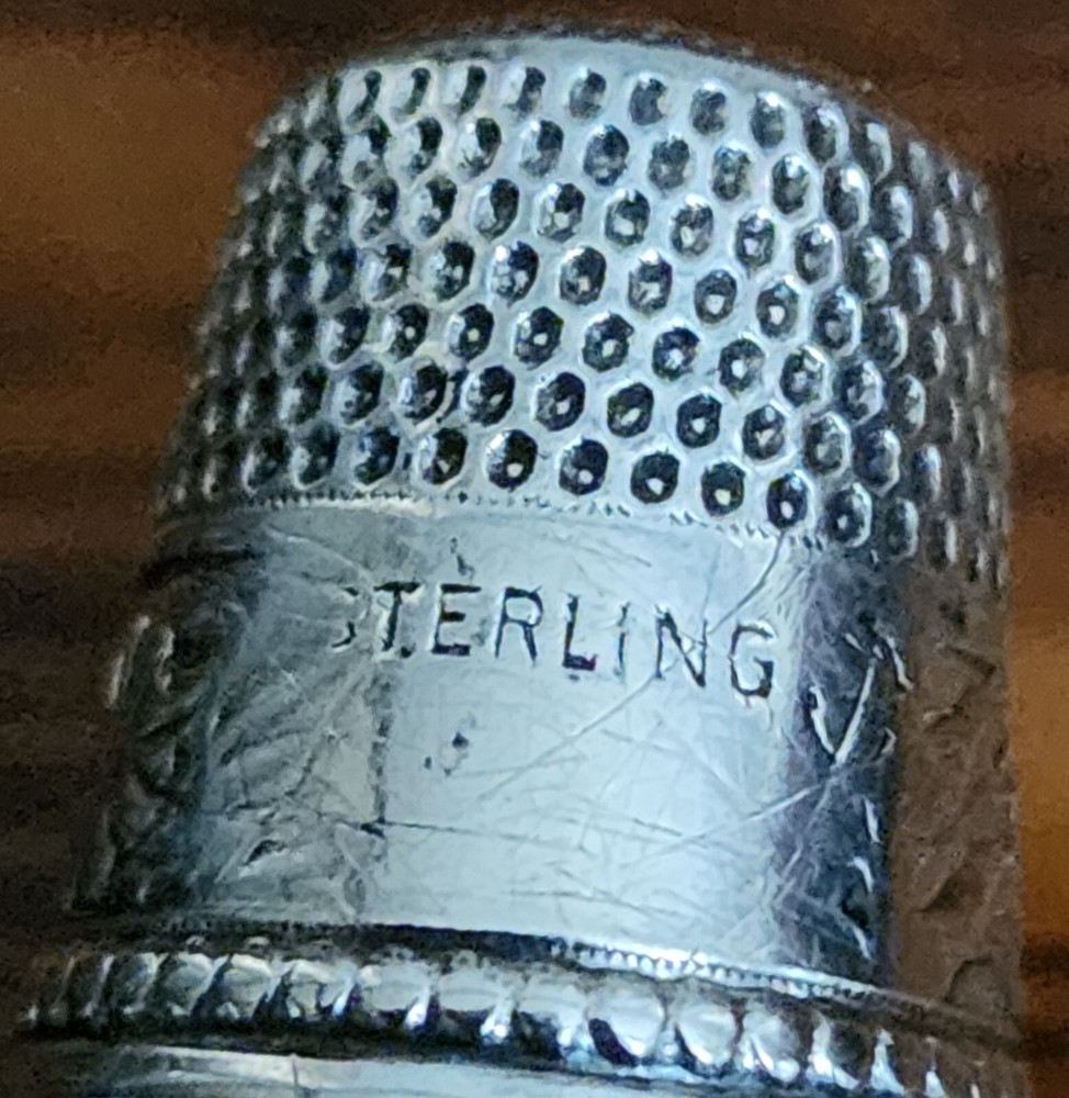 ANTIQUE STERLING SILVER FLORAL THIMBLE