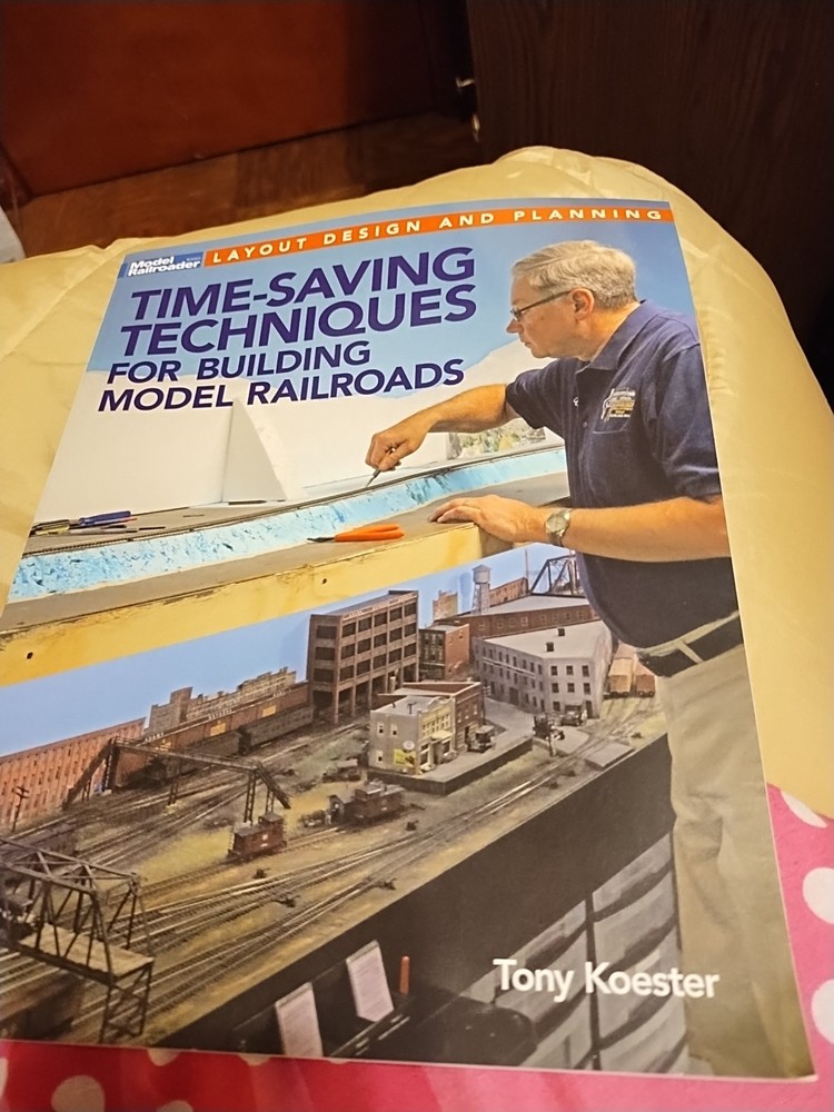 Kalmbach Book. Time-Saving Techniques for Building Model Railroad.
