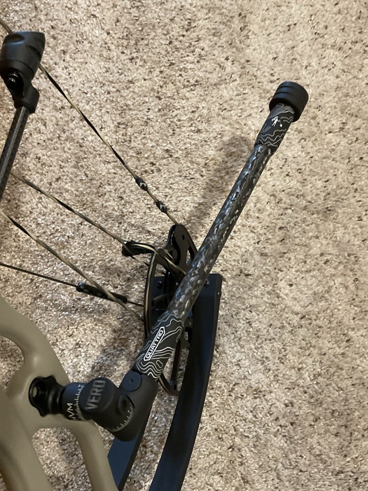 New Custom HOYT Compound Bow RX10 Ultra LD (RH)…… *****See Description*****