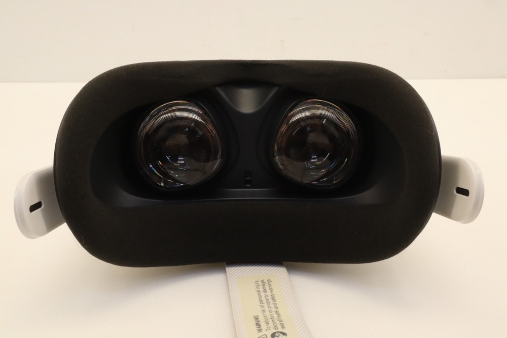 Meta Quest 2 - 128gb - Headset, Controllers, Charging Cable