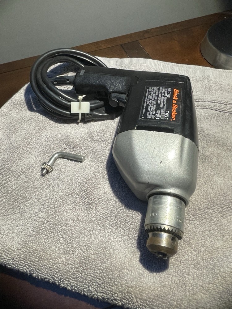 Black & Decker 3/8'' Drill Variable Speed Reversing Infinte Speed Lock