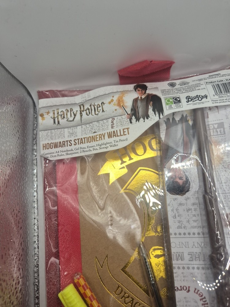 Harry Potter Hogwarts Stationary Wallet Set