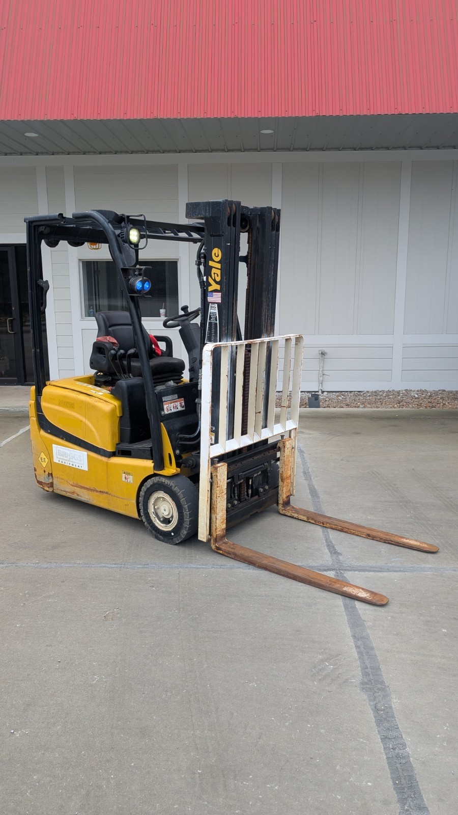 Yale 36V Electric Forklift, 3000# Capacity, Triple Stage Mast, ERP030VTN36TE082