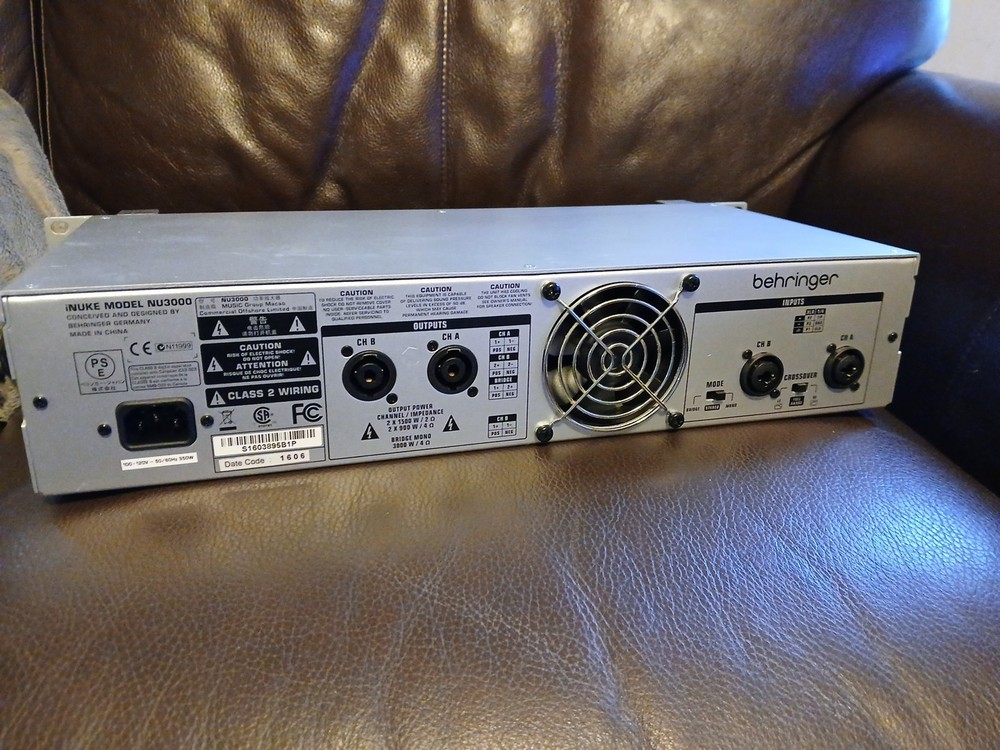 Behringer INUKE NU3000 High Density 3000 Watt Power Amplifier