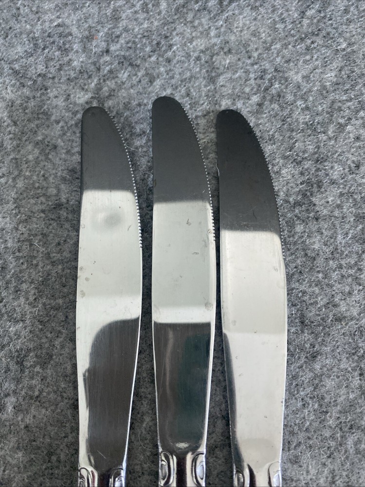 3 TOWLE/SUPREME CUTLERY STAINLESS FLATWARE, "PIERRE" PATTERN, DINNER KNIVES