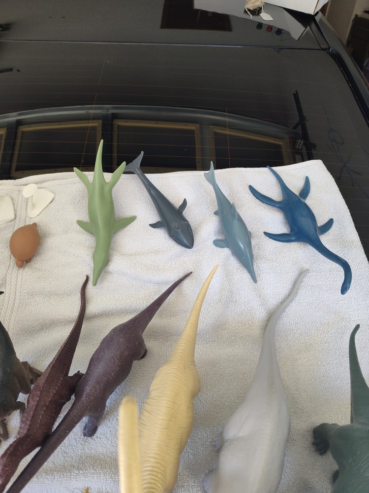 23 Hard plastic Dinosaurs various sizes