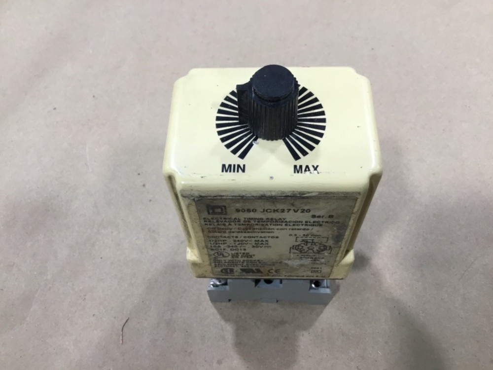 Square D 9050JCK27V20 Timing Relay Series B W/ NR62 Socket #018C19