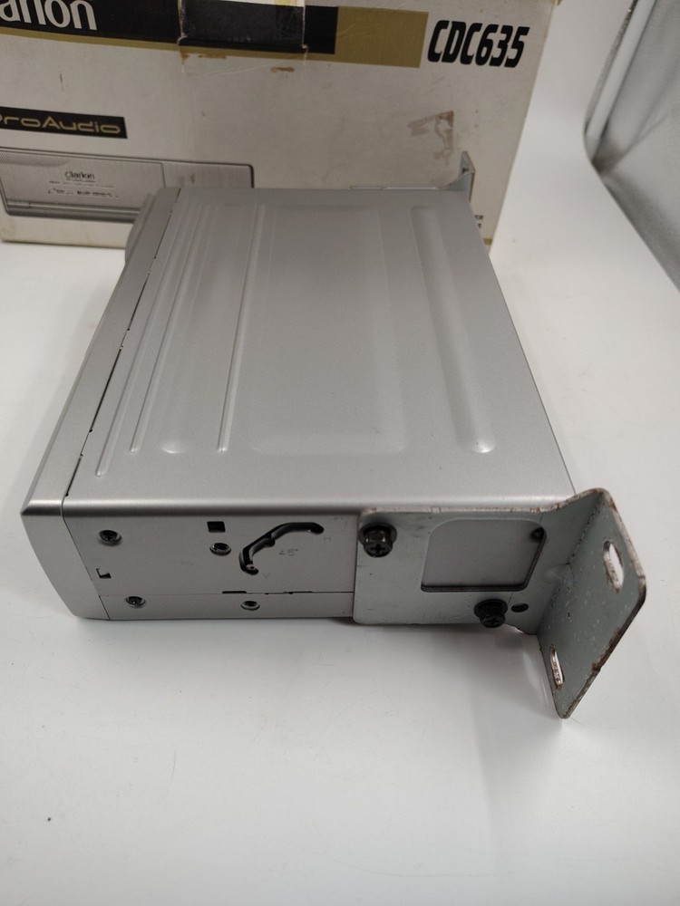 Clarion CDC635 6-Disc CD Changer Only! Doesn't Include 6 Disc Magazine