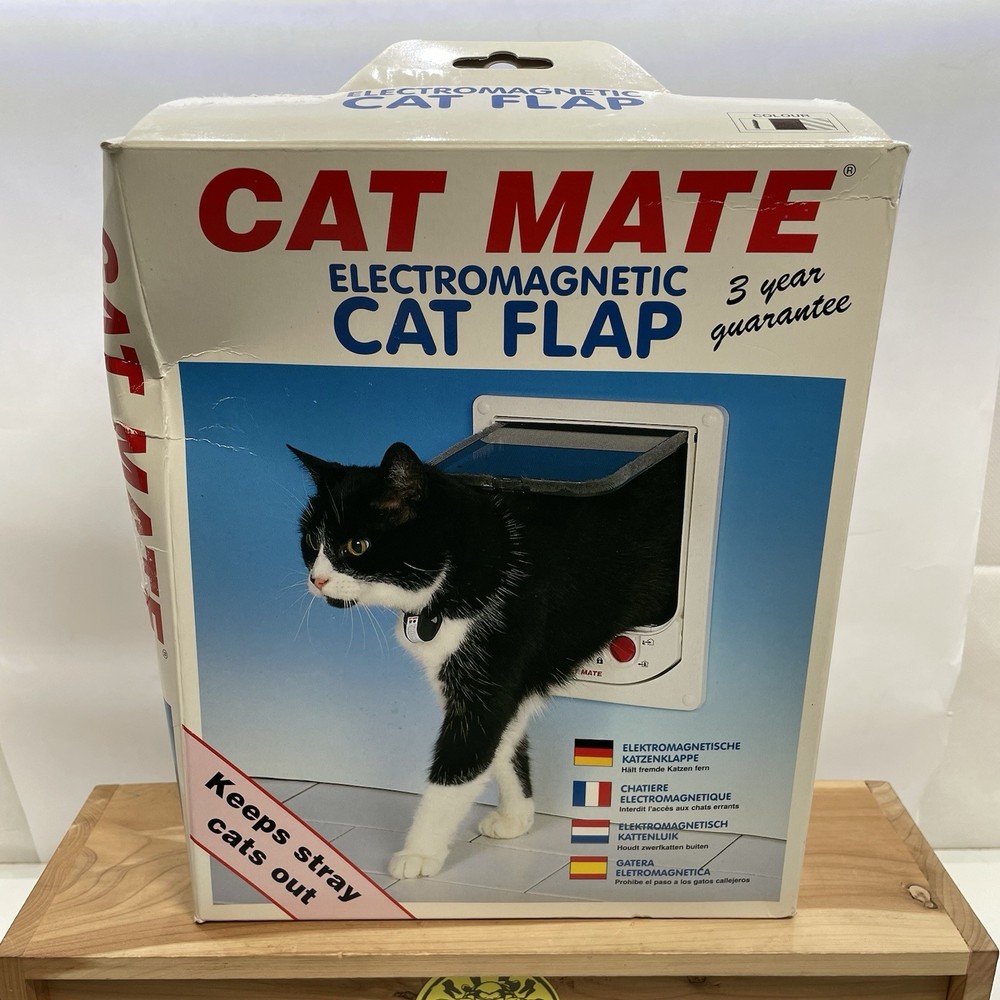 Cat Mate 4-Way Electromagnetic Cat Flap with 2 Keys - White