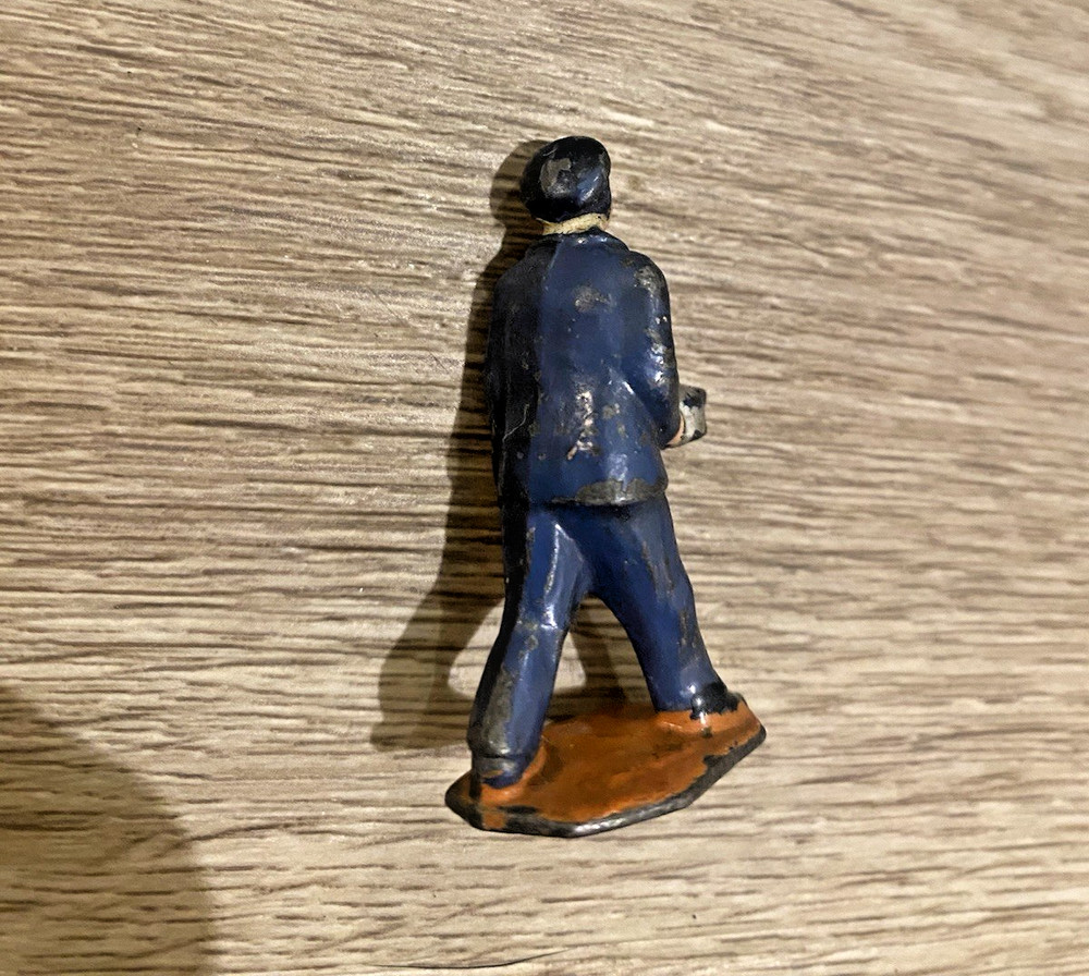7 X Vintage Collectable Lead Figures