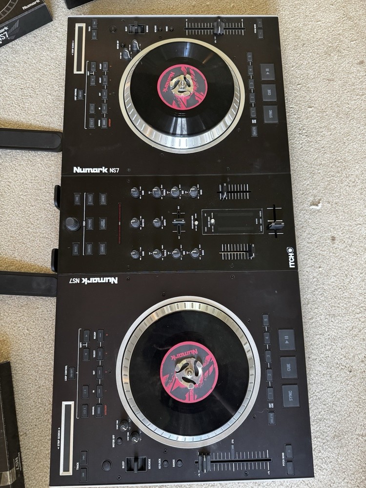 Numark NS7FX Digital DJ Controller