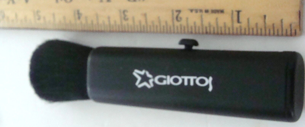 Giottos Black Optical Retracting Brush Cleaning Duster Camera Accessory