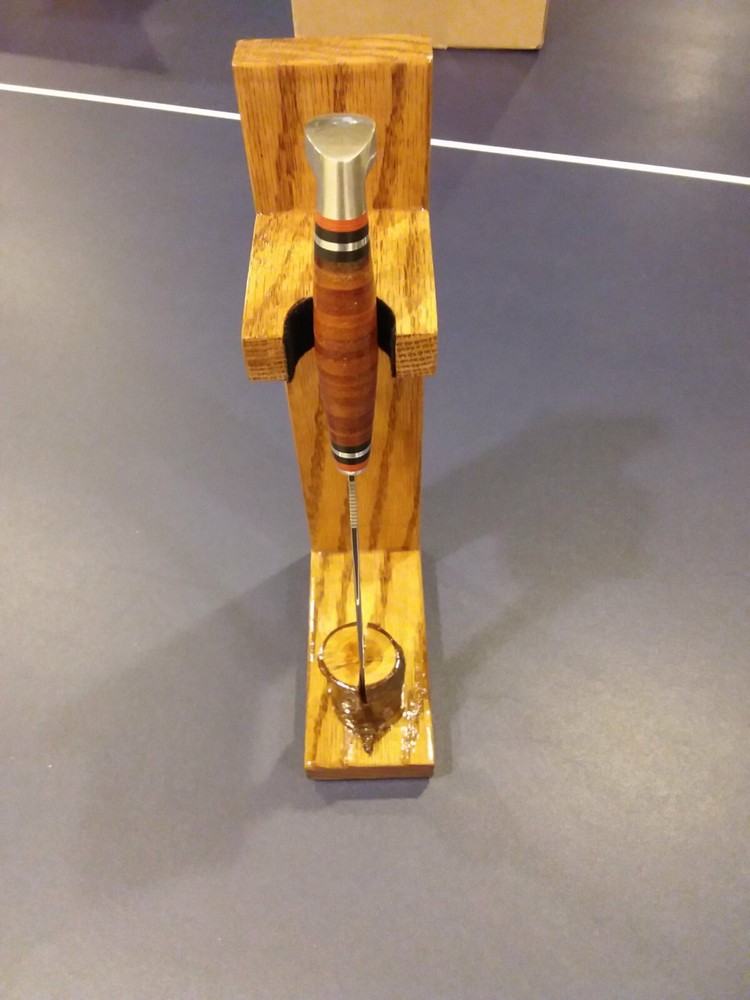knife Display Stand. (VERTICAL)