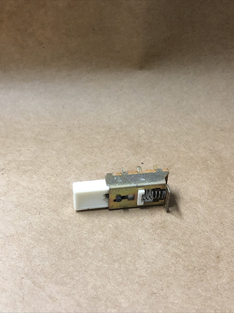 SWITCHCRAFT PART# 75067A39B