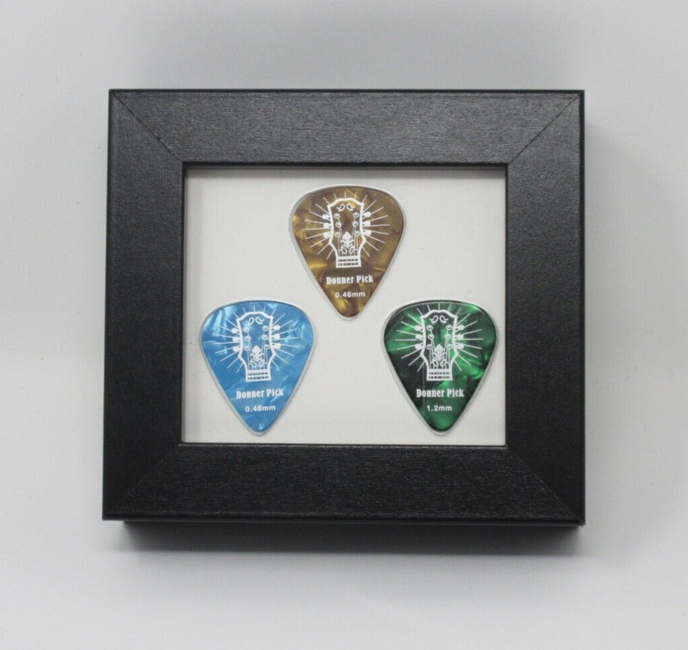 3 GUITAR PICKS (NOT INCLUDED) SMALL DISPLAY FRAME