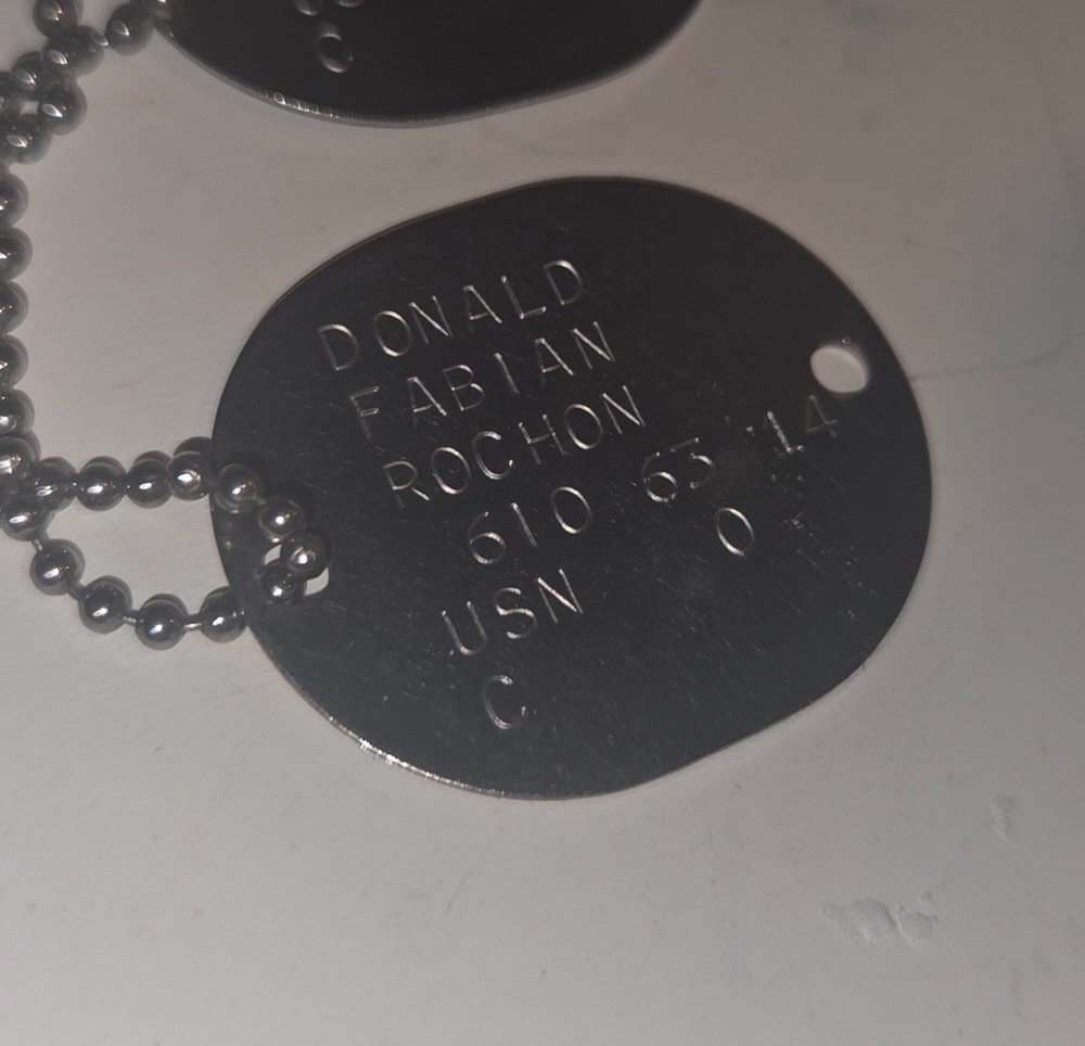 VINTAGE WW2 US MILITARY NOTCHED DOG TAGS