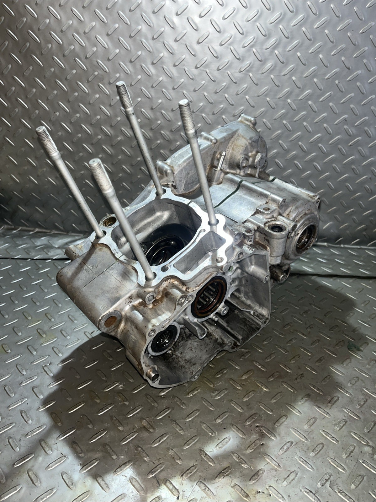 08-09 HONDA CRF250R CRF 250R OEM Left RIGHT CRANK CASE CRANKCASE Engine DAMAGED