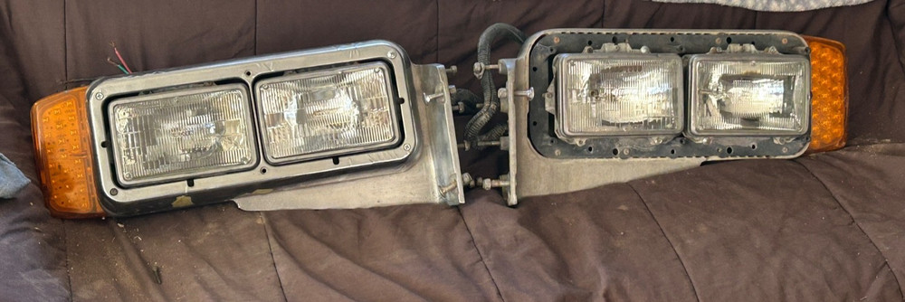 Peterbilt 379 Headlight, Right/left