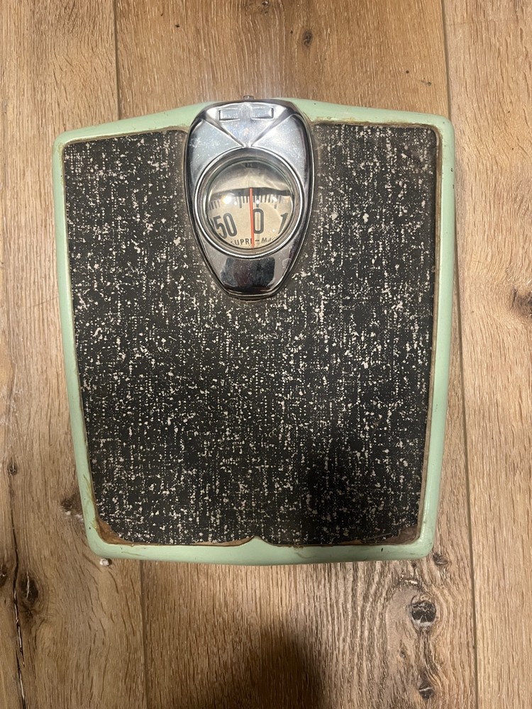 MID CENTURY BATHROOM SCALE