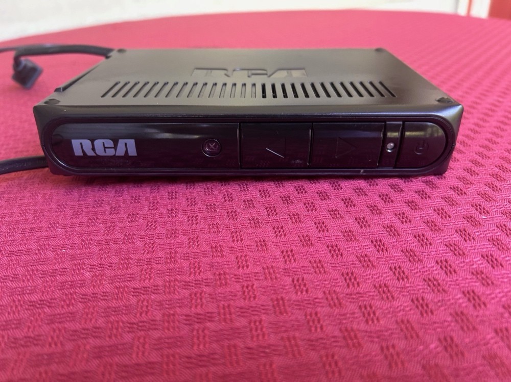 RCA DTA809 Digital Analog TV Converter Box
