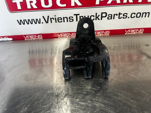 PETERBILT CAB MOUNT BRACKETS MISC 105470