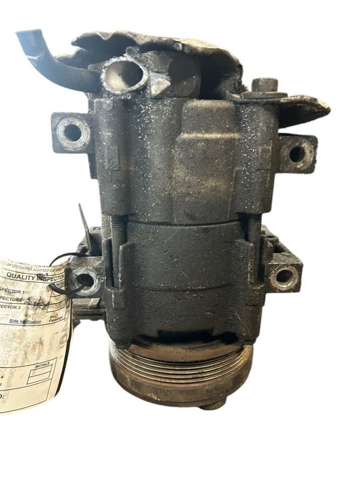 MOUNTNEER 2000 Glove Box 18925