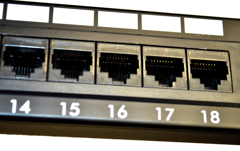 EAGLE 5524 24-Port CAT5e Patch Panel Unshielded 1U Rack Mount New