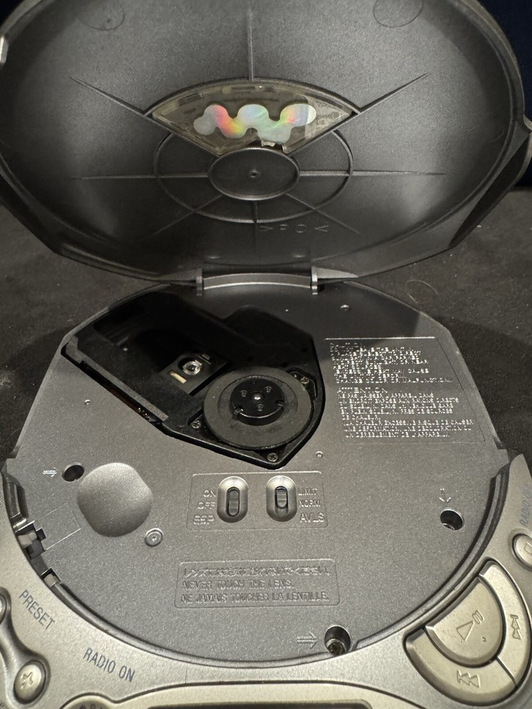 Sony CD Walkman D-F20 (READ DESCRIPTION)