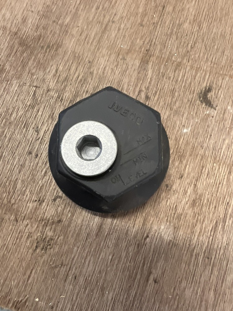 IVECO 75E Hub Cap And Drain Plug