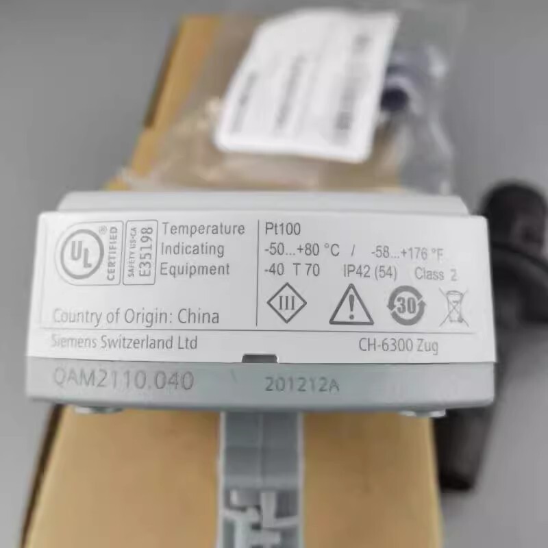 1pcs New SIEMENS Duct Temperature Sensor QAM2110.040