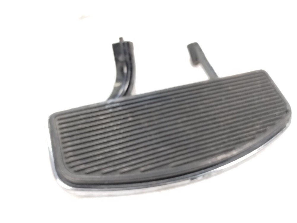 2009 Harley FLHTCU Ultra Classic Front Right Floorboard & Mount