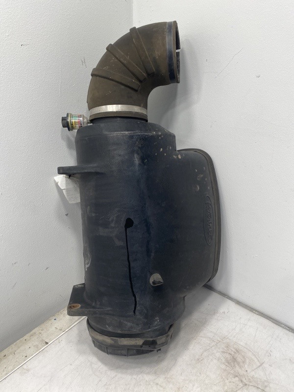 2014 Peterbilt 386 Air Cleaner (624-11765)