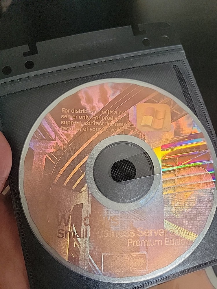 Microsoft Windows Small Business Server 2003 Standard Edition With License