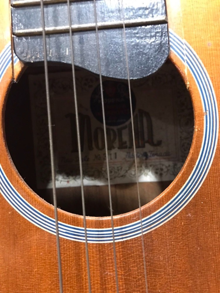 Morena Classical Guitar Usedcm With Wear And Missing String