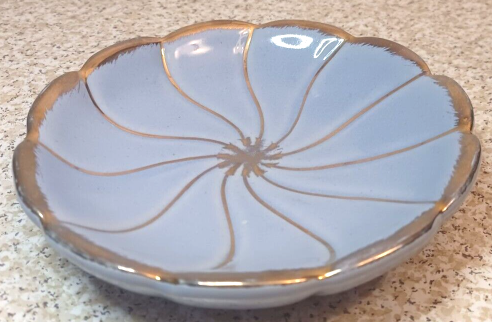Lavender Ceramic Soap Dish Gold Rim Floral Pattern 5.25" Diameter