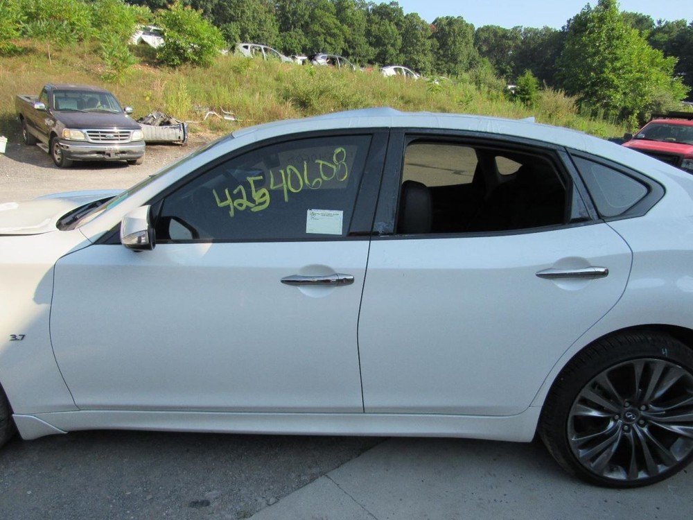 Q70 2017 Glove Box 1066848