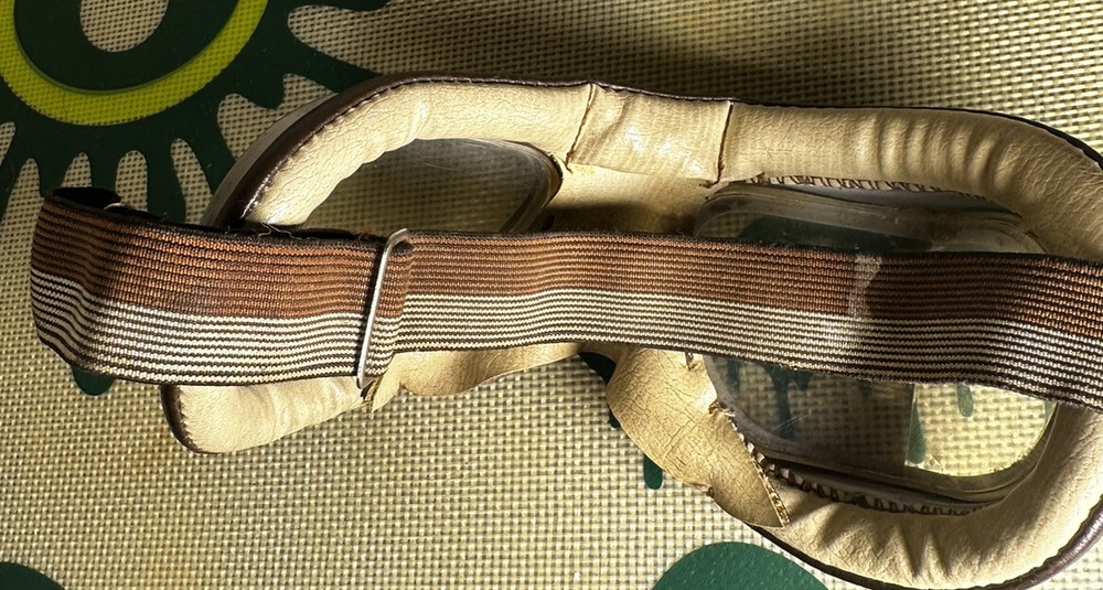 VINTAGE STADIUM MOTORCYCLE / PILOT'S GOGGLES
