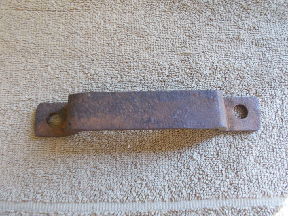 VINTAGE HANDLE CAST IRON DRAWER PULL BARN BLACKSMITH HAND MADE PRIMITIVE
