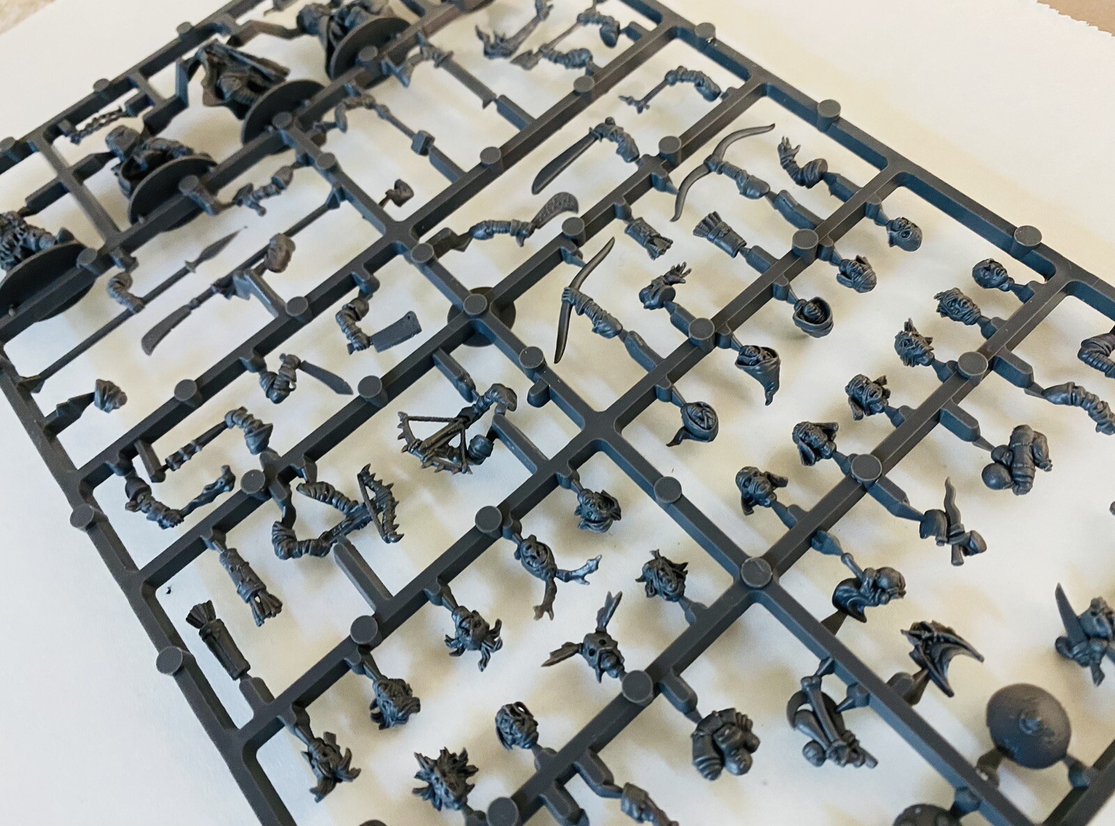 Frostgrave Cultists II 28mm New • One Sprue • 5 Miniatures • Osprey Northstar