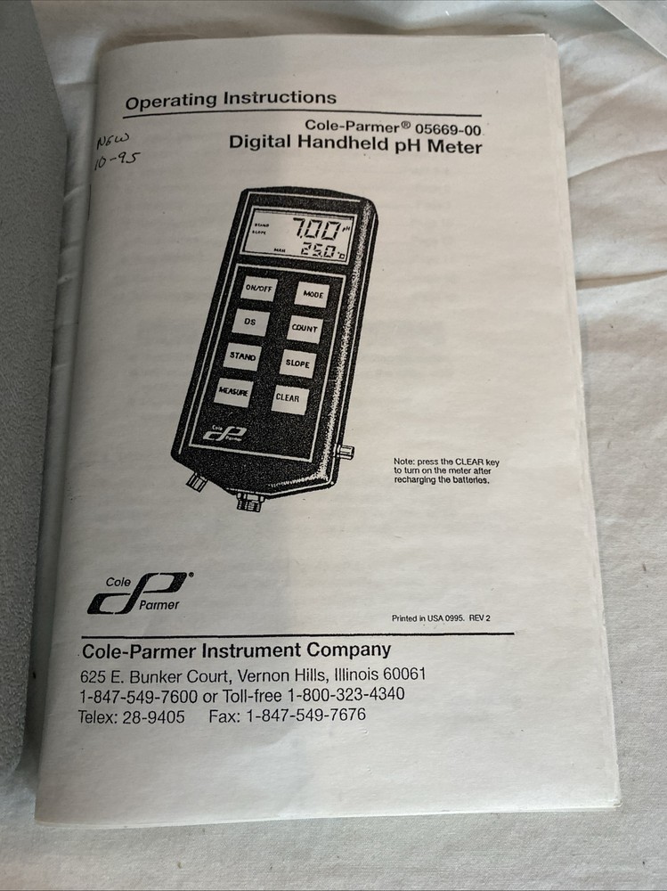 Cole Parmer 05669-00 Digital Handheld pH Meter w/Case