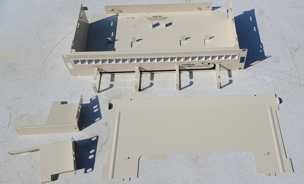 Volition VOL-0400S Patch Panel 24 Port 2U with Cable Management + Slide Kit Dent
