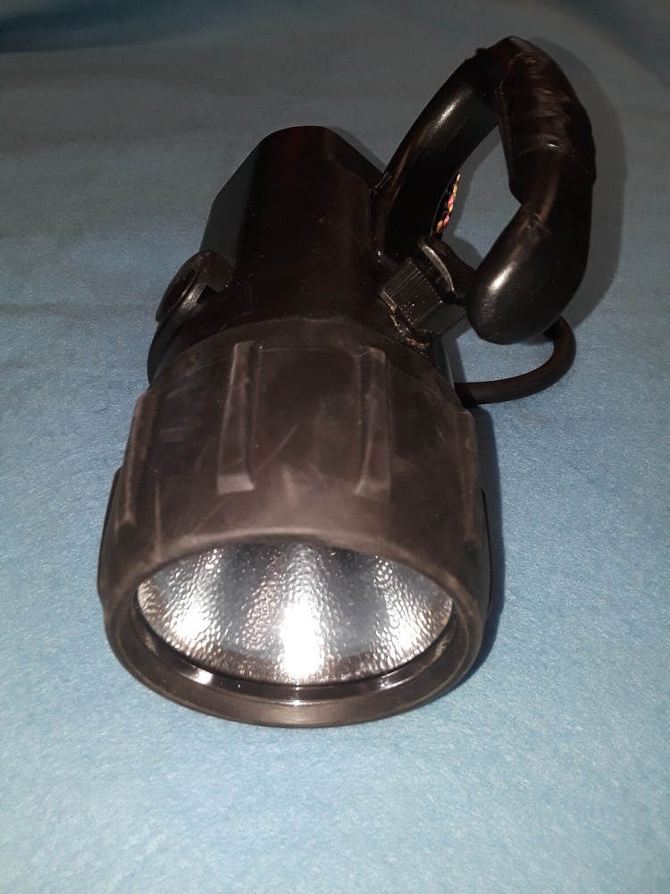 Used Underwater Kinetics Halogen Dual Bulb Dive Light