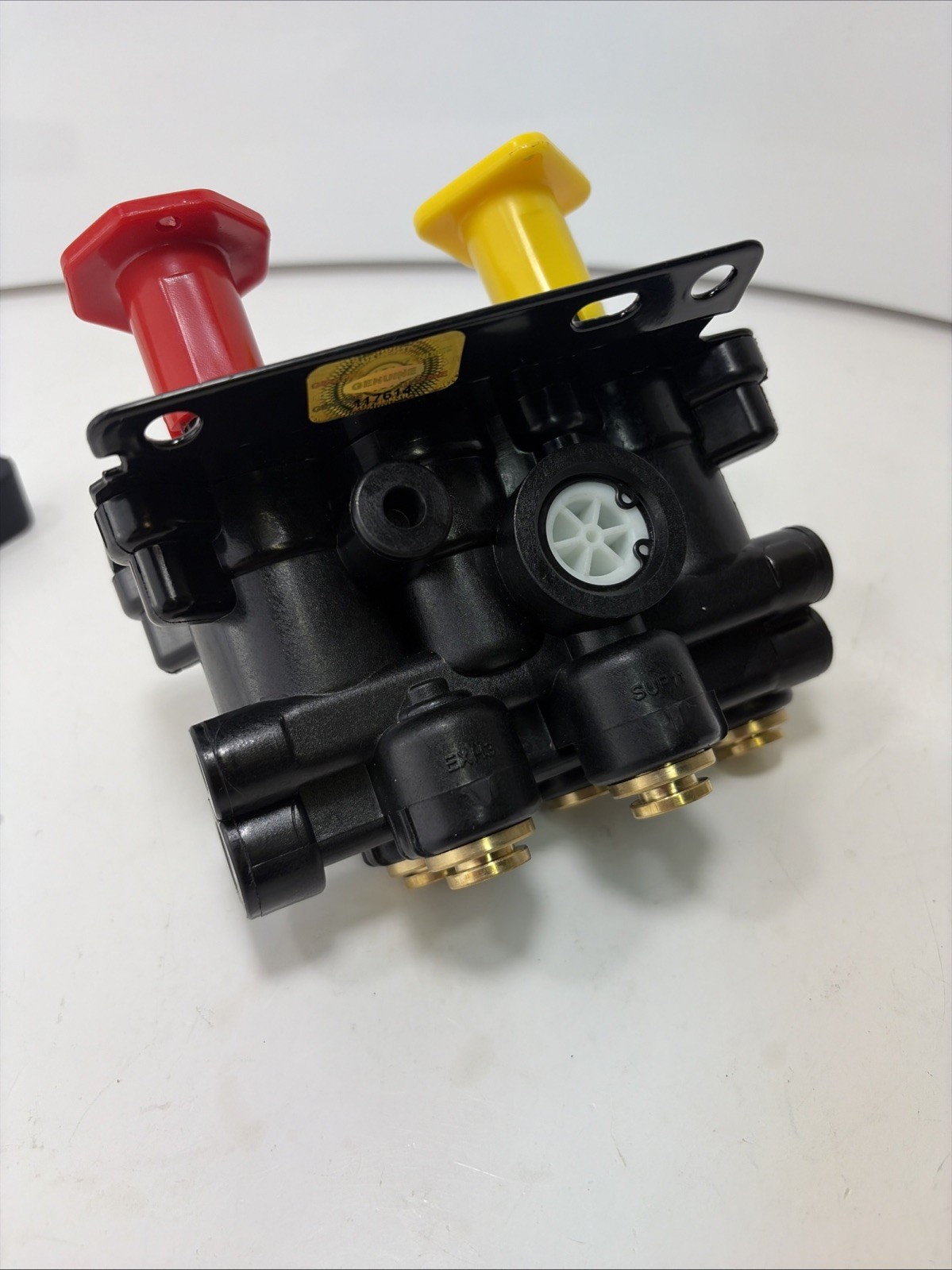 For Volvo VNL Dash Valve Dual Park Brake With 5 Ports 24340522 21315044 K035691