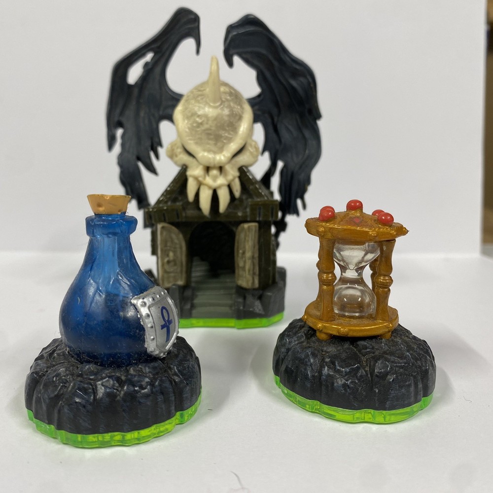 Skylanders:Spyro’s Adventure: Darklight Crypt + Magic Items: